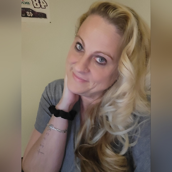 Meet your Posher, Jenni - Picture 2 of 6